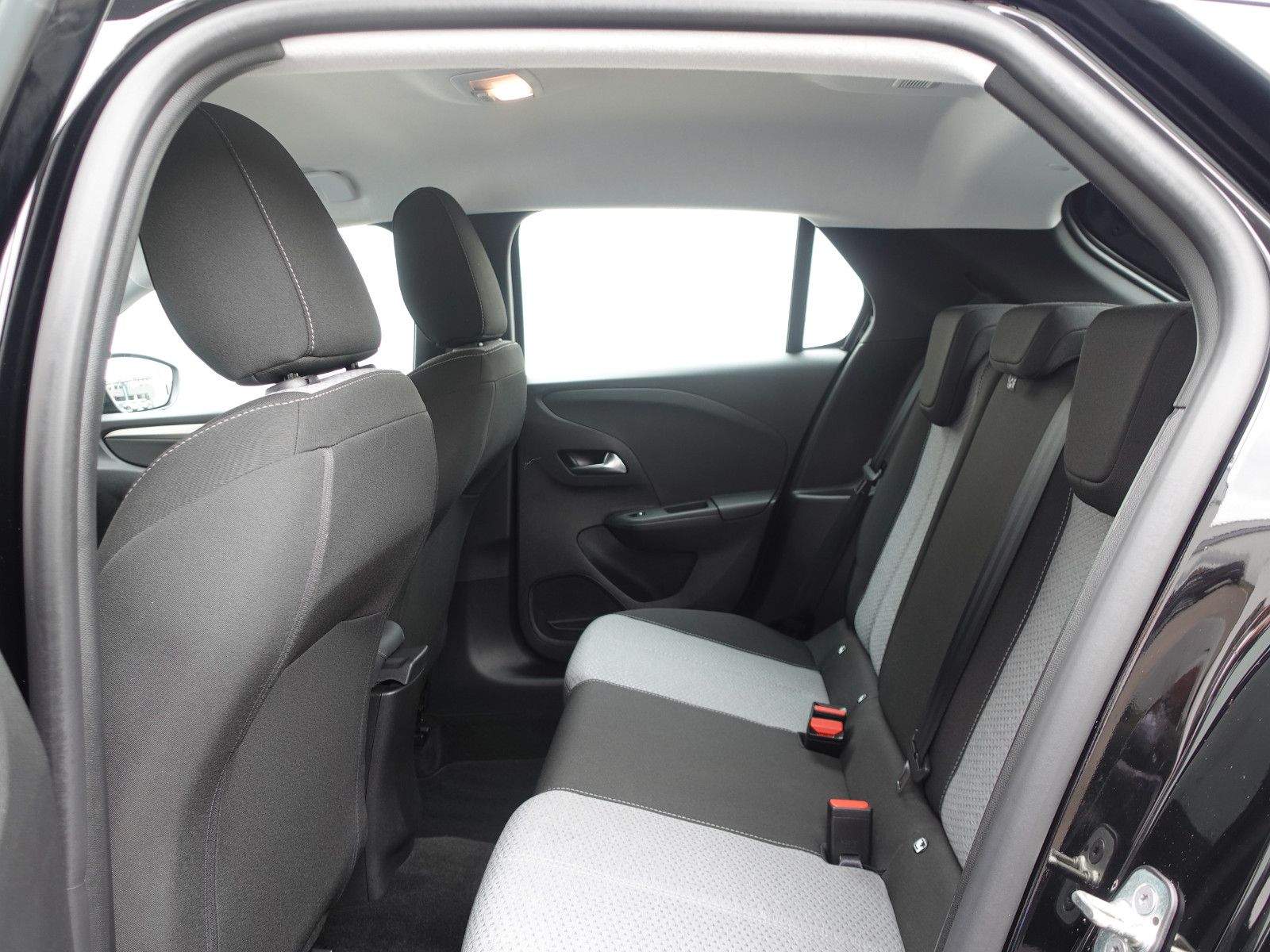 Fahrzeugabbildung Opel Corsa 1.2 Allwetter,Sitzh.,PDC,LED,Kamera,DAB