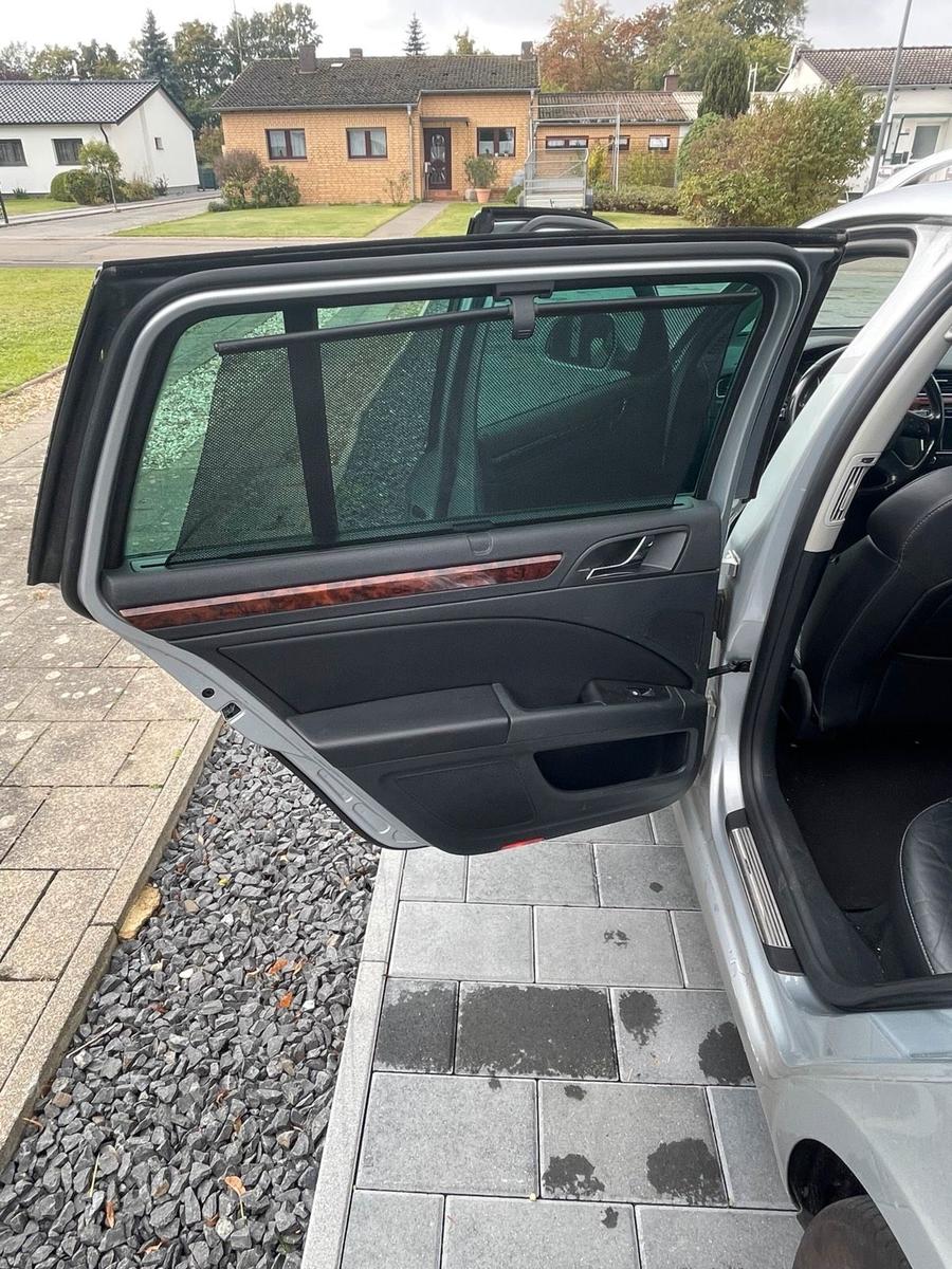 Skoda Superb 2012 — interior