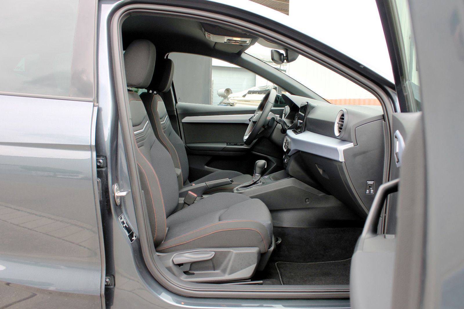 Fahrzeugabbildung SEAT Ibiza 1.0 TSI DSG FR-Line Temp. PDC KAM LED SHZ