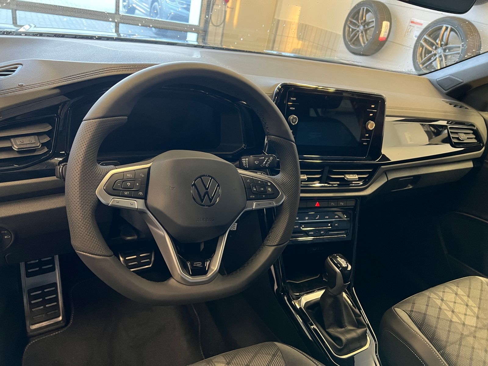 Fahrzeugabbildung Volkswagen T-Roc R-Line 1.5 TSI DSG *Black Style,AHK,Navi*