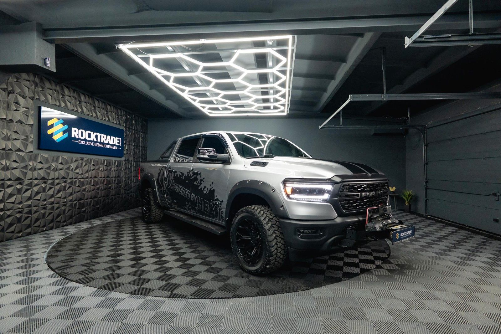 Fahrzeugabbildung Dodge RAM 5.7 V8 HEMI 4x4 OFFROAD LONGBED Seilwinde 5T