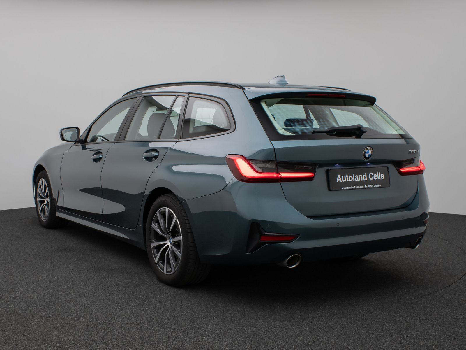 Fahrzeugabbildung BMW 320d Panorama DAB PDC Sitzhzg Geschwindigkeitsre