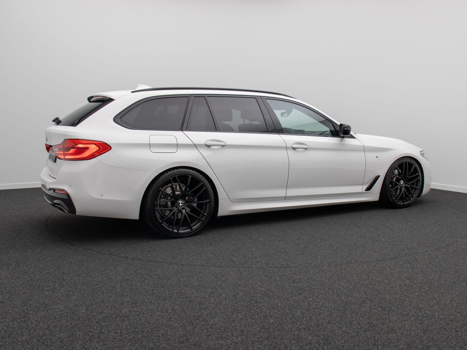 Fahrzeugabbildung BMW 520d M Sport HUD HiFi Panorama 20" Motorschaden!