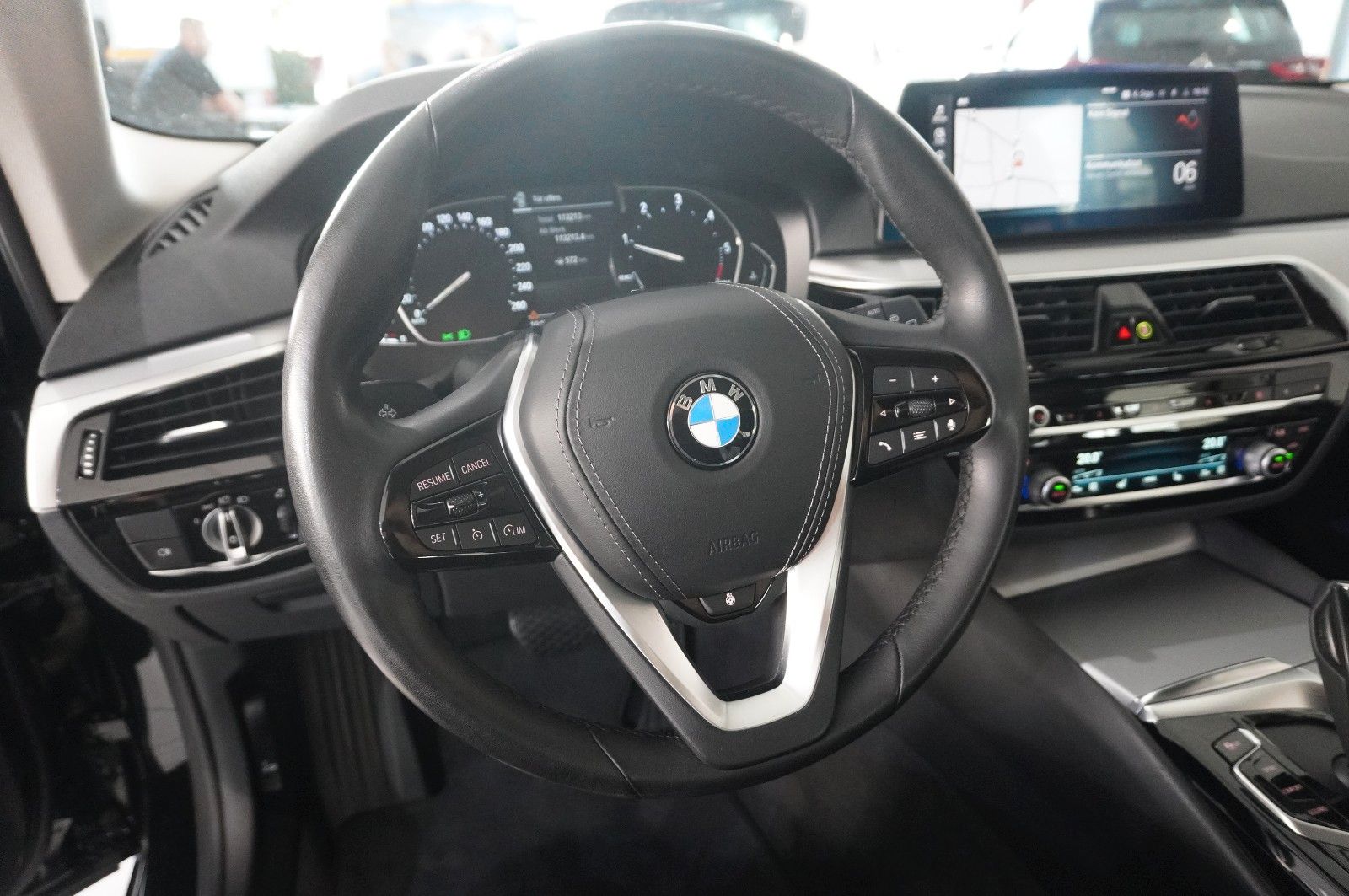 Fahrzeugabbildung BMW 520D TOURING BUSINESS NAVI/LED/VIRTU./SH/HUD/AHK
