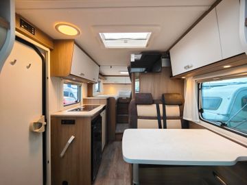 Fahrzeugabbildung Carado V-337 pro  Modell 2024