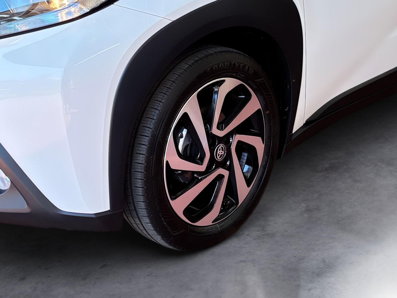 Fahrzeugabbildung Toyota Aygo X 1.0 Black&White SHZ,Winterräder,ACC,PDC