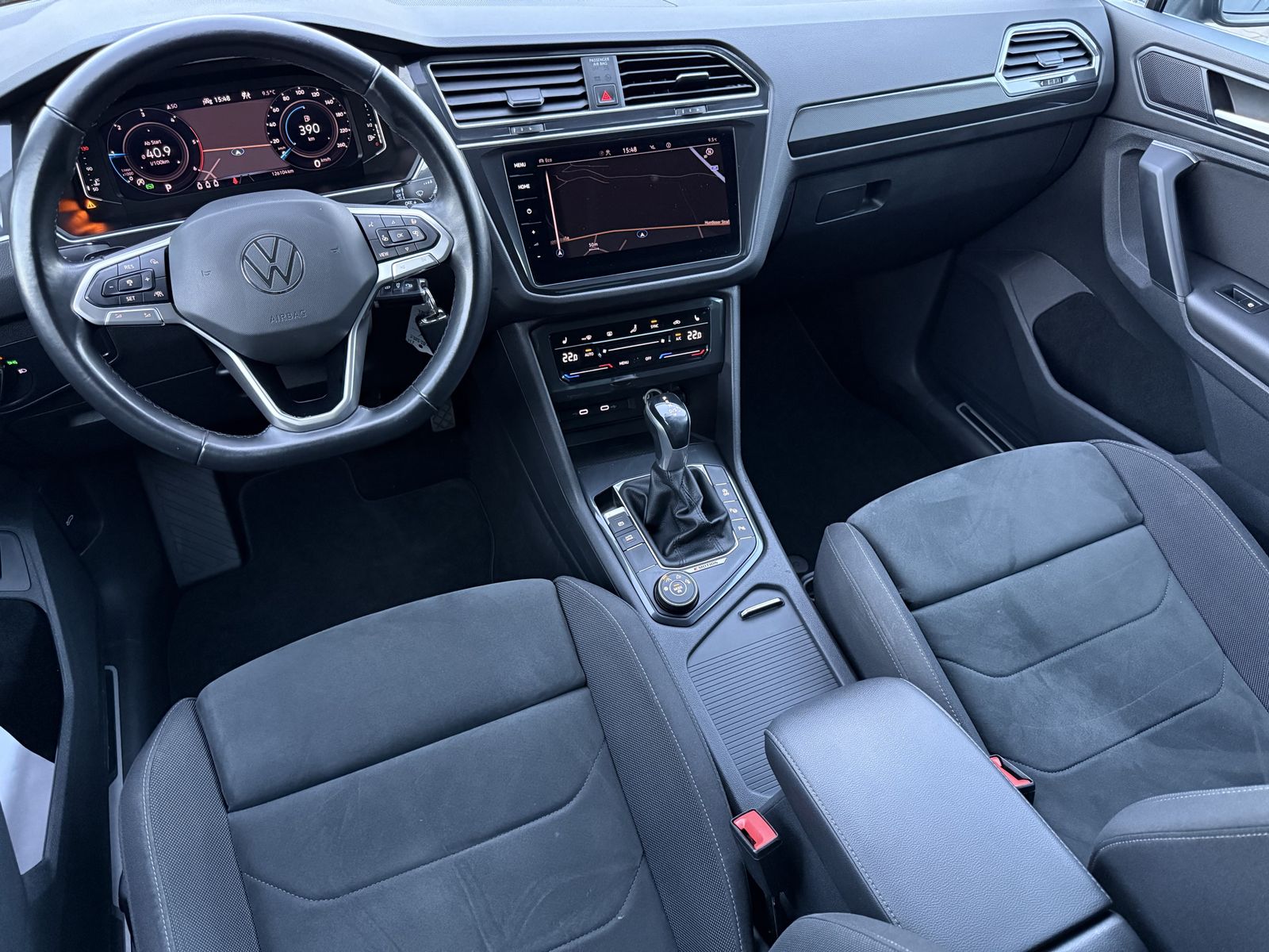 Fahrzeugabbildung Volkswagen Tiguan 2.0 TDI 4M DSG Sport NAV+LED+AHK+VCOCK+PP