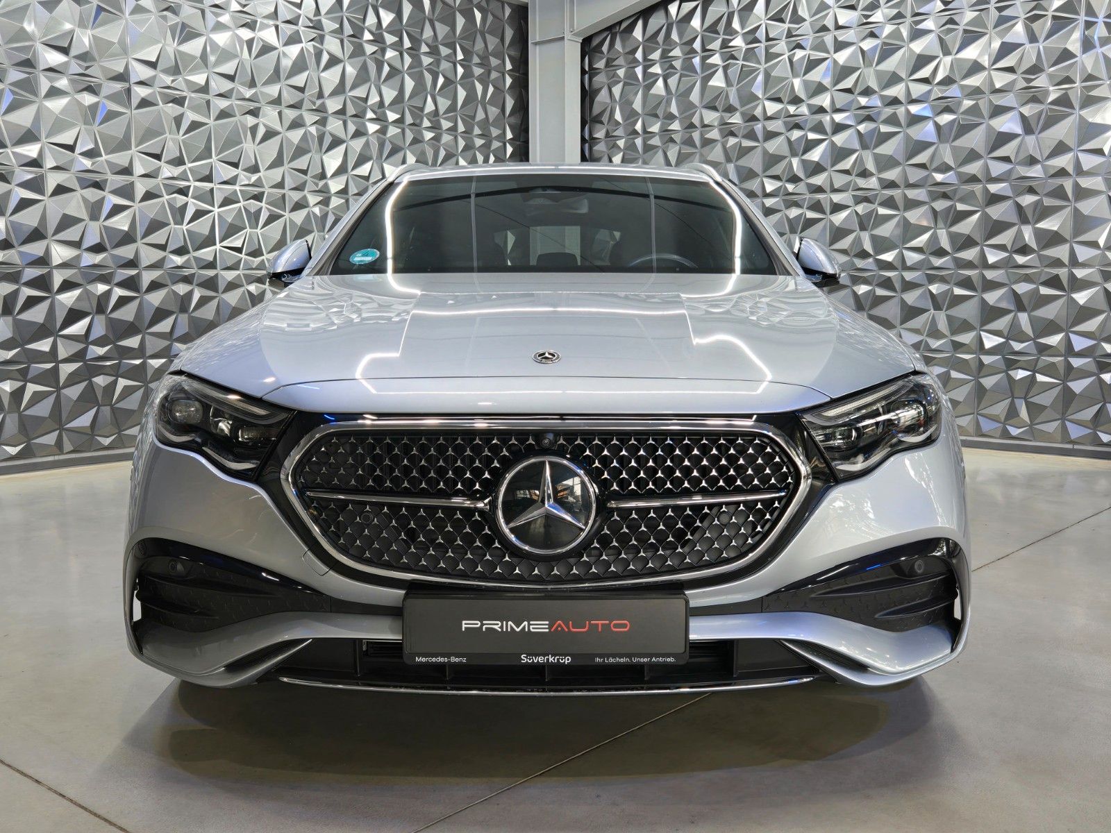 Mercedes-Benz E 300 de AMG Line Premium 4D Sound Hyperscreen foto 2