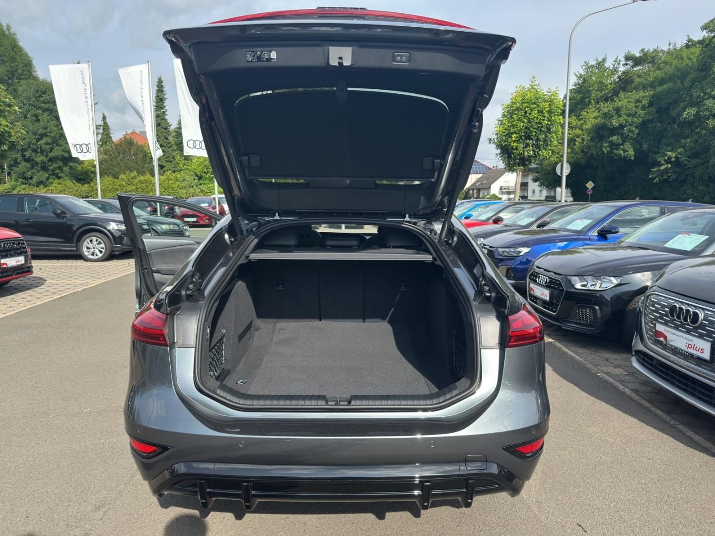 Fahrzeugabbildung Audi A6 Sportback e-tron quattro, Tech pro, Pano, AHK