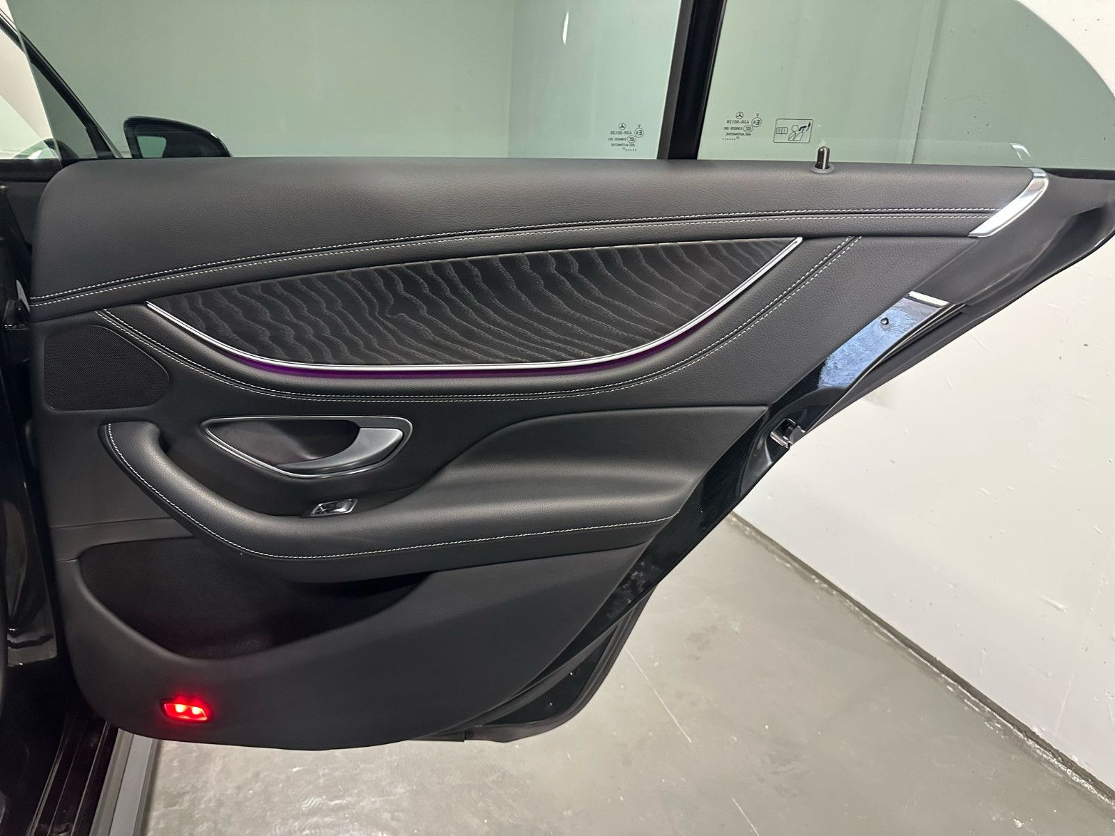 Fahrzeugabbildung Mercedes-Benz CLS 300 d 4MATIC AMG-LINE*NIGHT*KAMERA*AMBILI*
