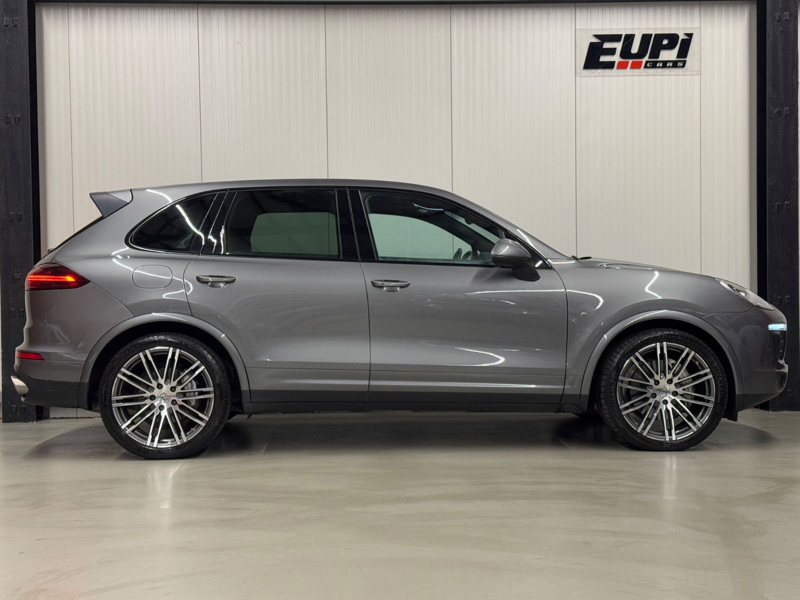 Fahrzeugabbildung Porsche Cayenne S/Pano/R.Kamera/R21 Turbo Rad/Bose