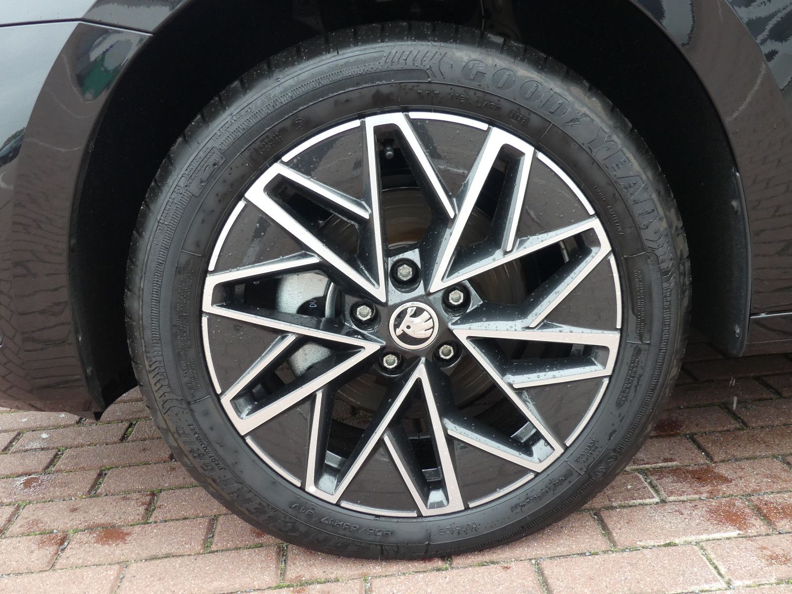 Fahrzeugabbildung SKODA Octavia Combi 2.0 TDI CLEVER *NAVI*ACC*KESSY*BT*