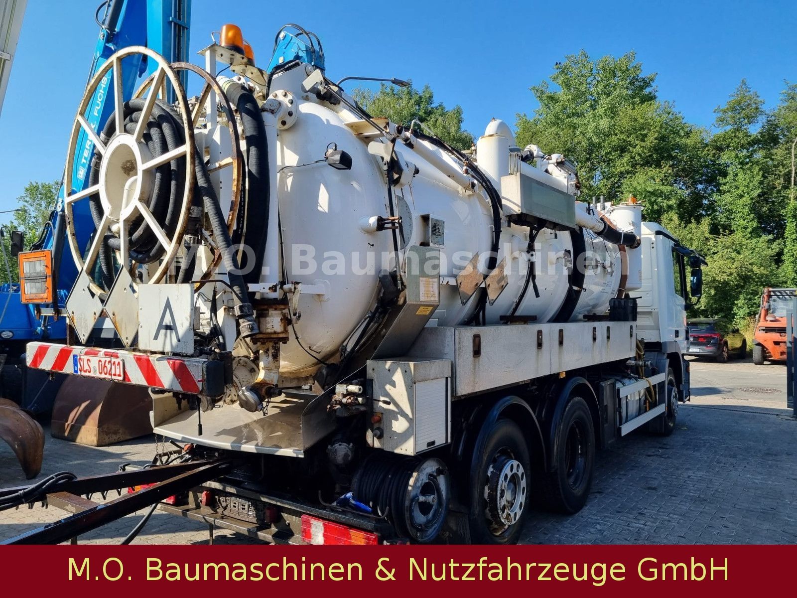 Fahrzeugabbildung Mercedes-Benz Actros 2541 / Saug- & Spühlwagen / 11.000 L /ADR