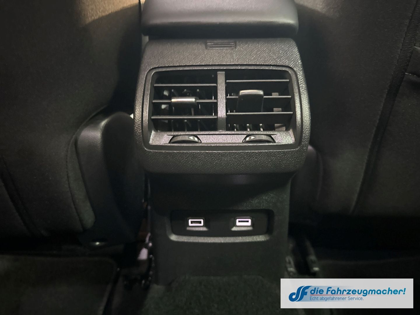 Fahrzeugabbildung Citroën C4 e - Shine HUD Navi 360 Kamera LED Apple CarPl