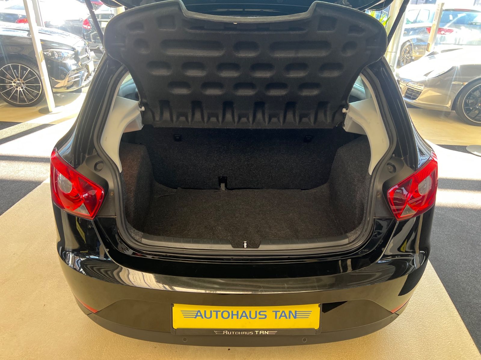 Fahrzeugabbildung SEAT Ibiza Reference *SCHECKHEFT BEI SEAT*1.HAND*