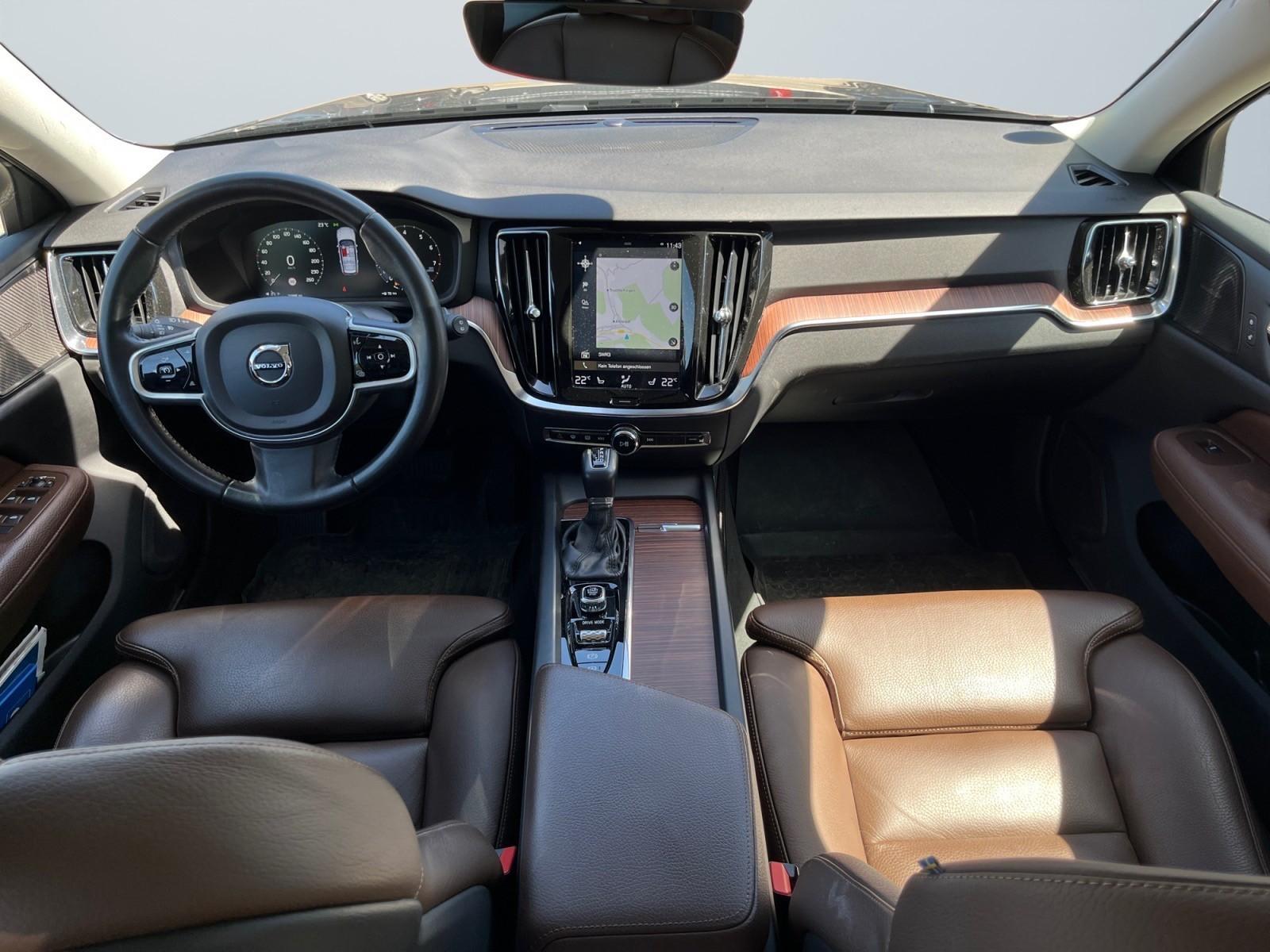 Volvo V60 Kombi AWD /HK-ANLAGE/LED/NAVI/LEDER/