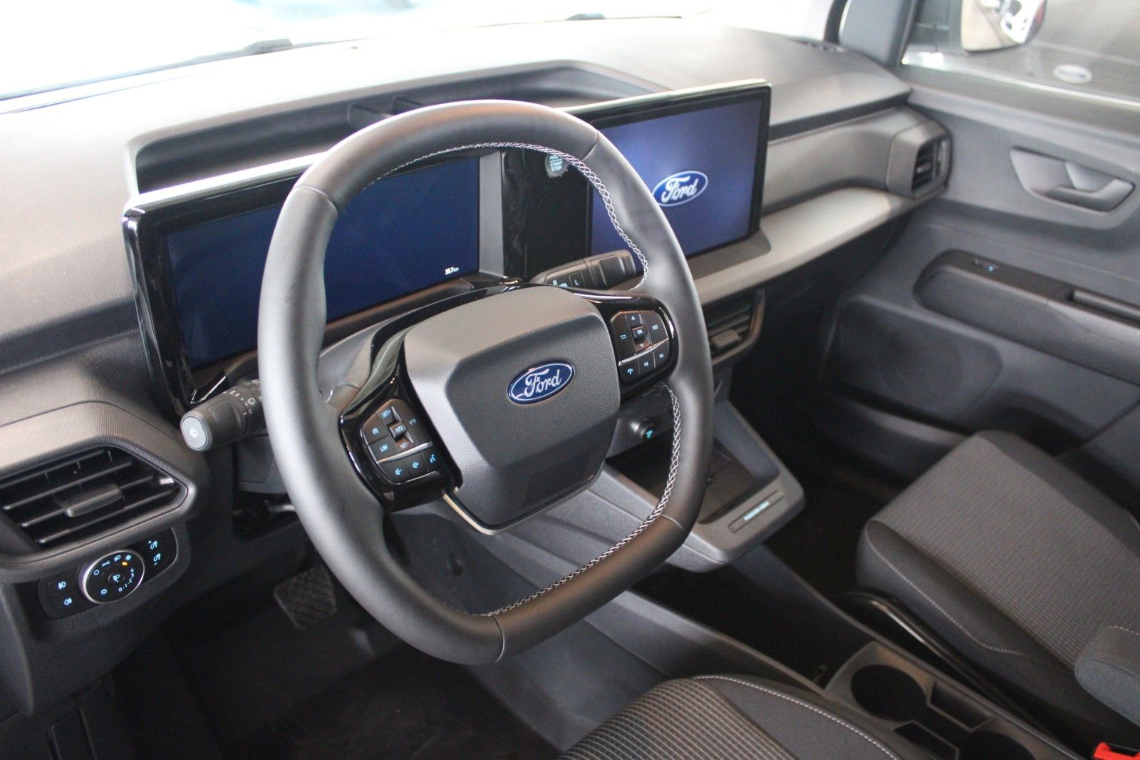 Fahrzeugabbildung Ford Transit Courier BEV TREND Klima Winter Fahrerass