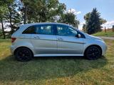 Mercedes-Benz Rentnerfahrzeug 8-fach bereift TÜV 06.27 - Mercedes-Benz B 170 mit Panoramadach