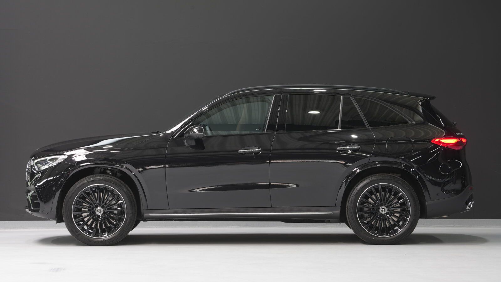 Mercedes-Benz GLC 300e SUV AMG LINE MY26 imagem 3