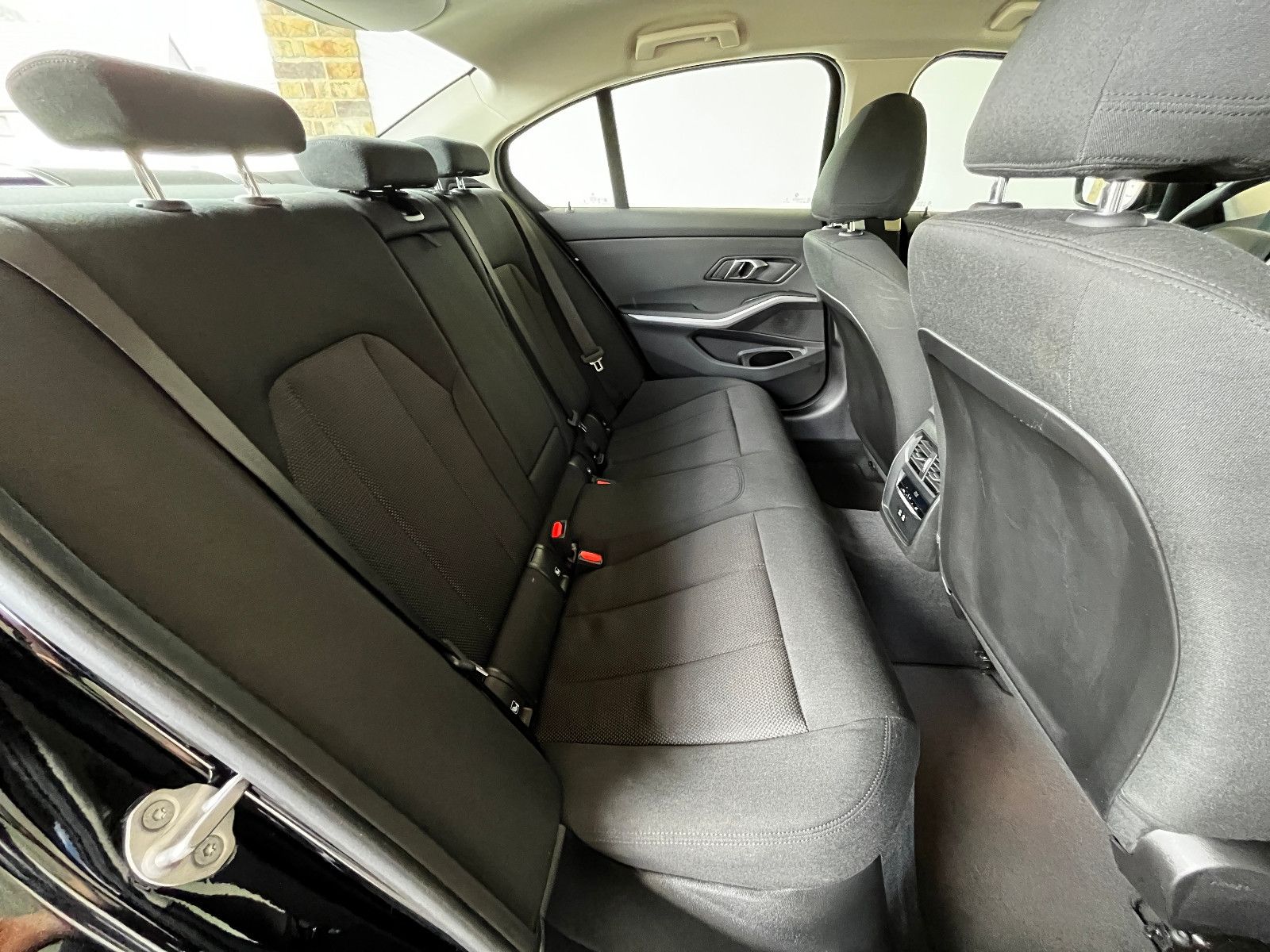 BMW 318i Limo Navi Shz 18"-M LED ShadowLine foto 15