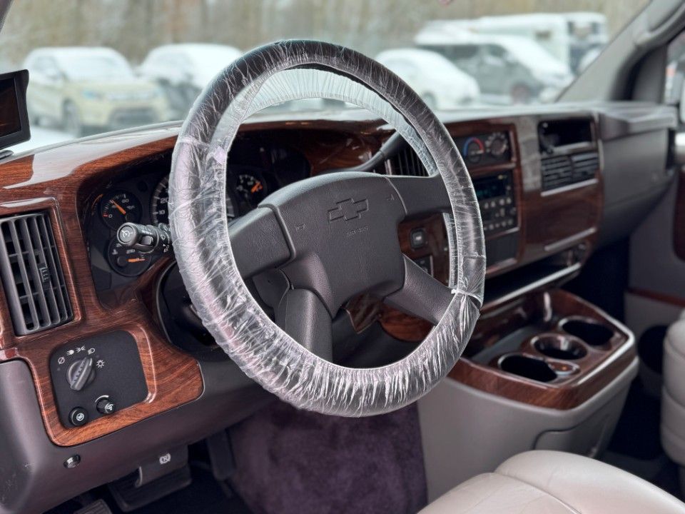 Fahrzeugabbildung Chevrolet Express Chevy Van Explorer Ltd. 70 Tkm 22"