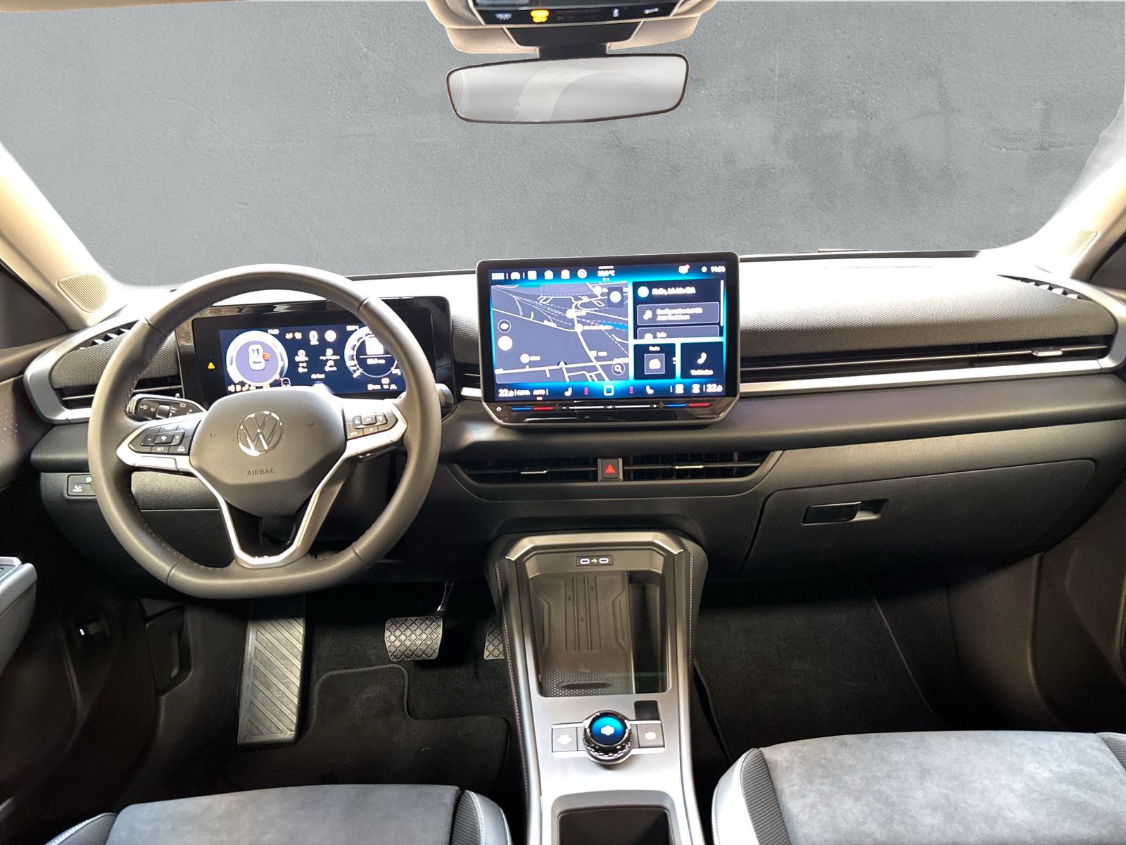 Fahrzeugabbildung Volkswagen T-Roc Life 1,5 eTSI 110kW 7-Gang DSG AHK