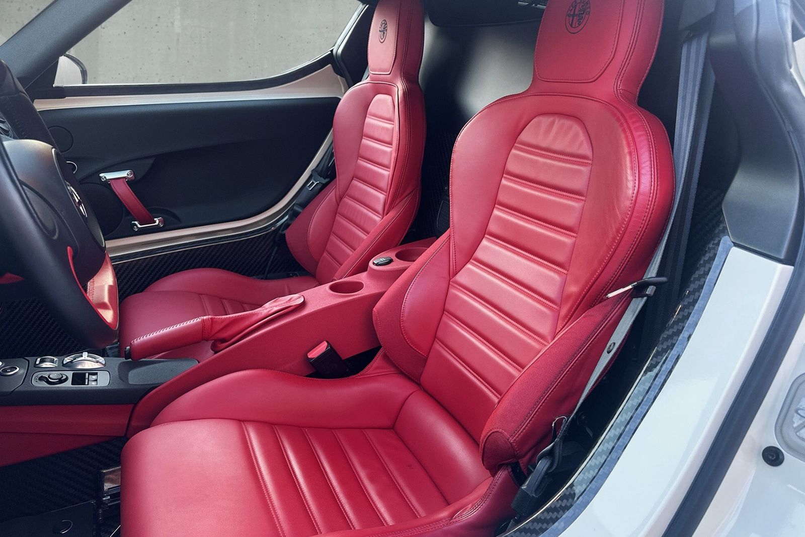 Fahrzeugabbildung Alfa Romeo 4C*1.Hand*Deutsches Auto*Carbon Scheinwerfer