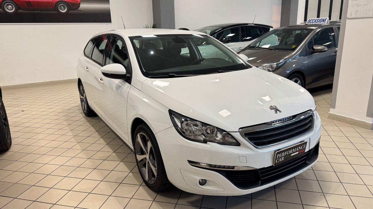 Peugeot 308 2015 — interior