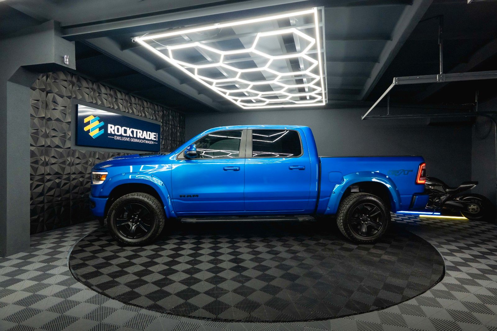 Fahrzeugabbildung Dodge RAM 5.7 V8 HEMI 4x4 NIGHT GT SPORT Night-Paket