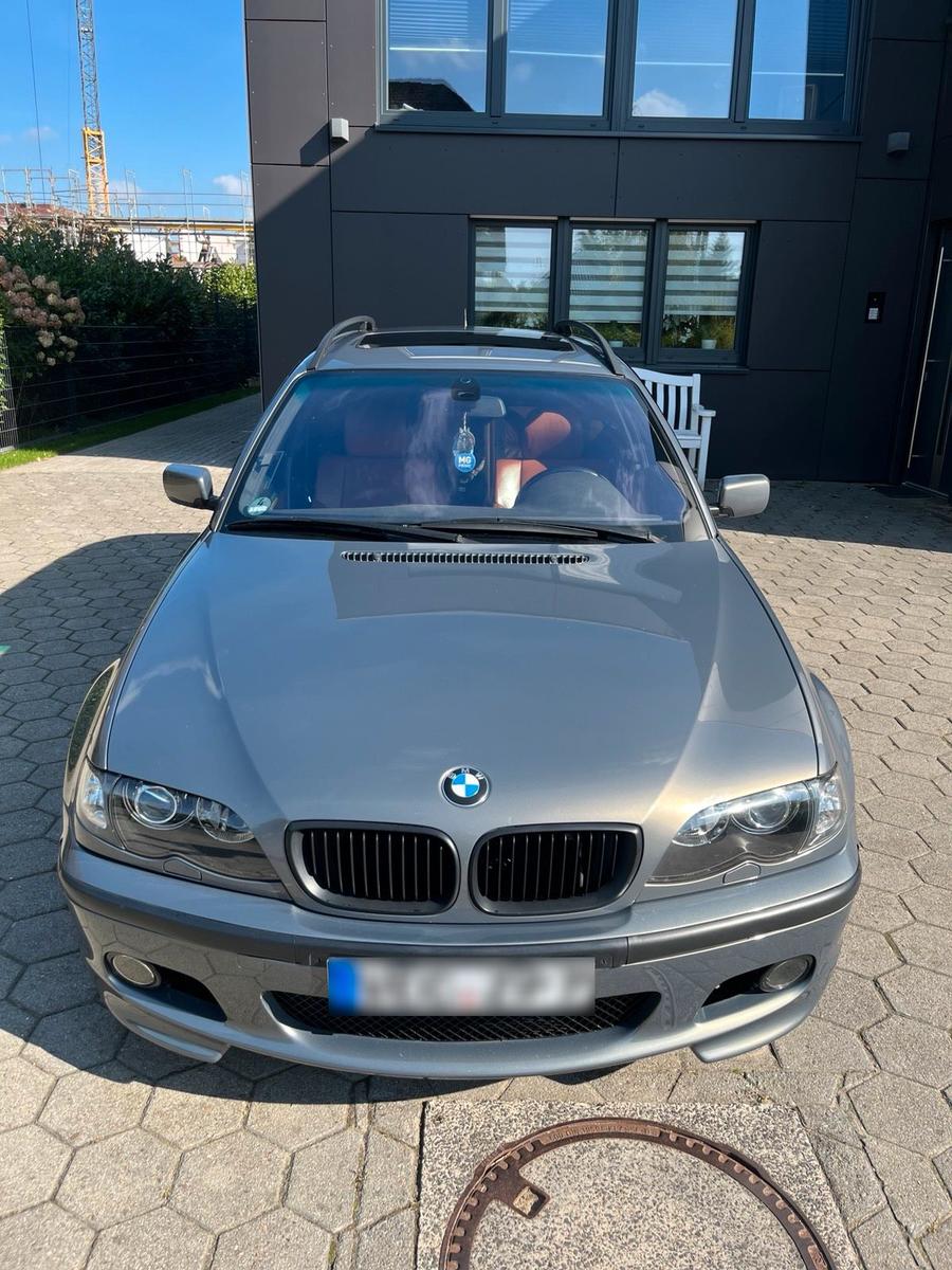 BMW 320 2004 — interior