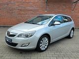 Opel Astra J Tourer / Lenkrad-Sitzheizung / Navi - Opel Astra aus 2011 mit Diesel-Antrieb