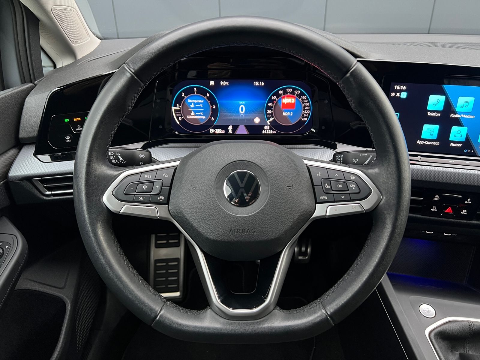 Fahrzeugabbildung Volkswagen Golf VIII "ACTIVE" 2.0 TDI *Navi, Climatronic, S