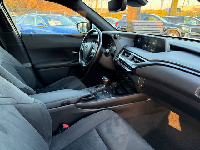 Lexus UX 250 h Launch Edition