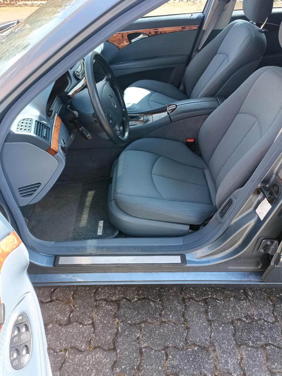 Mercedes-Benz E500 2004 — photo 15
