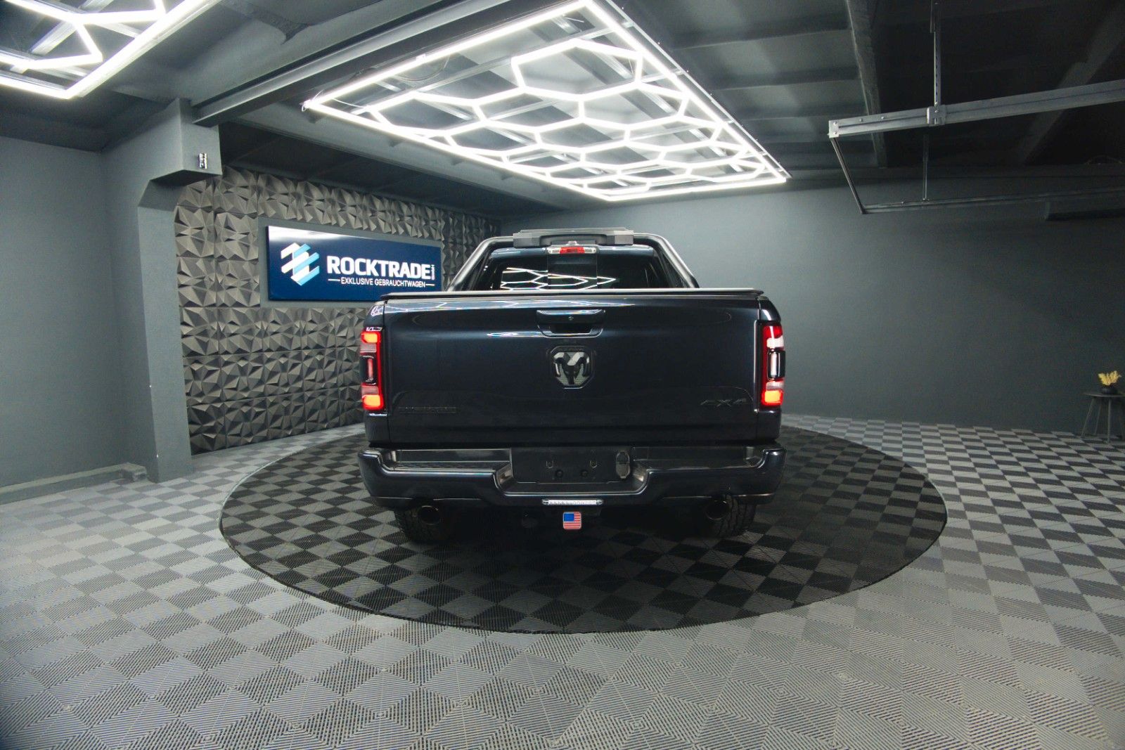 Fahrzeugabbildung Dodge RAM 5.7 V8 HEMI 4x4 OFFROAD Night-Paket LONGBED