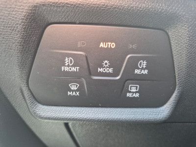 Fahrzeugabbildung CUPRA Leon 1.5 eTSI DSG AHK*DYNAMICA*EDGE*LED*5JGARAN.