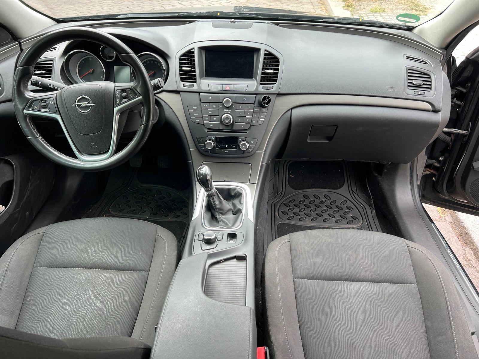 Opel Insignia 2011 — photo 12