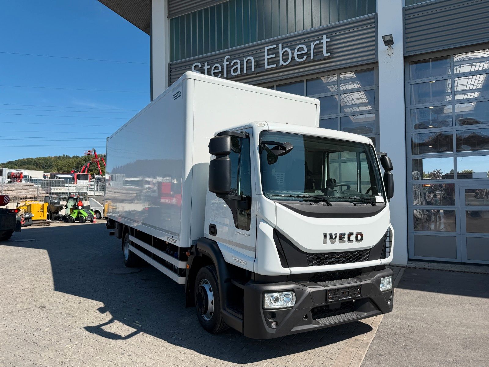 Fahrzeugabbildung Iveco Eurocargo ML120E25 LBW PAlfinger 1.500kg 3 Sitze