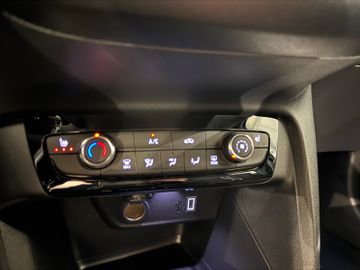 Bild 12 Opel Corsa F GS 100PS KAMERA SITZHEIZUNG