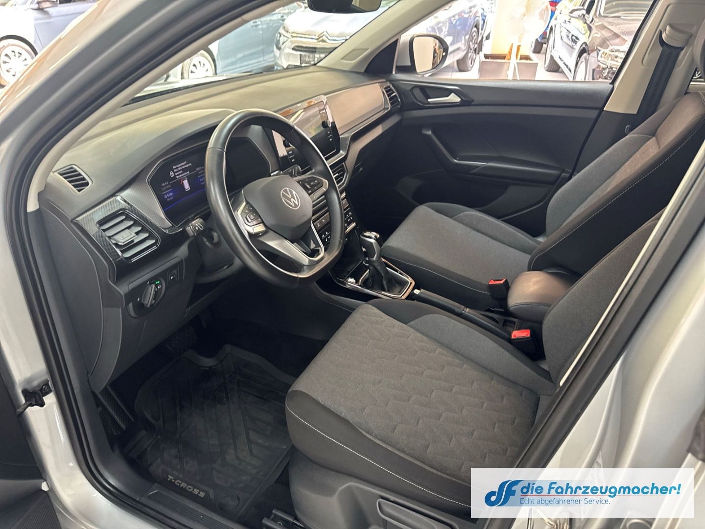 Fahrzeugabbildung Volkswagen T-Cross 1.0 TSI 85 kW Life Digitales Cockpit LED