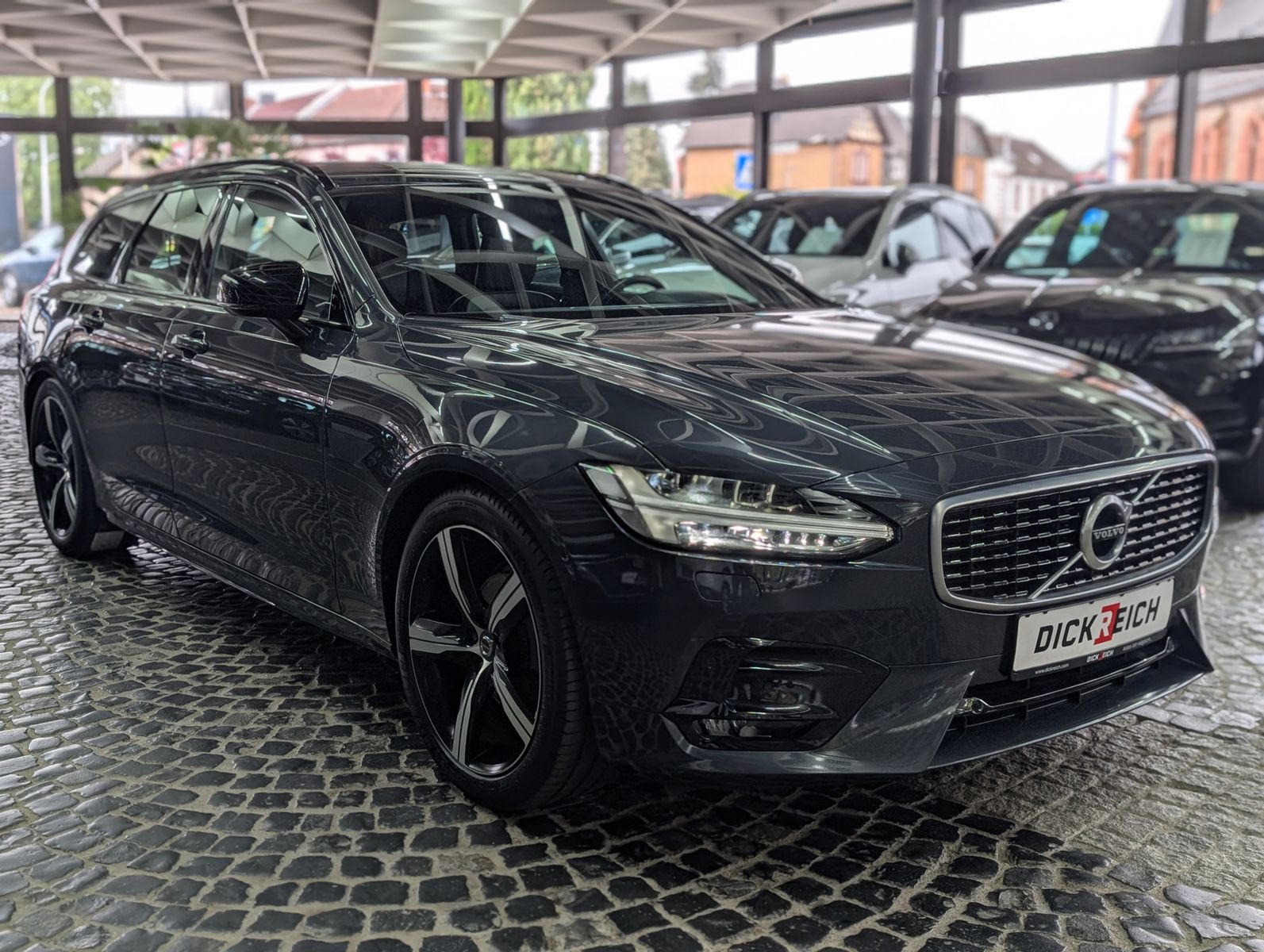 Fahrzeugabbildung Volvo V90 R Design VIRT MEMO KAM SHZ LEDER LED APP 19"