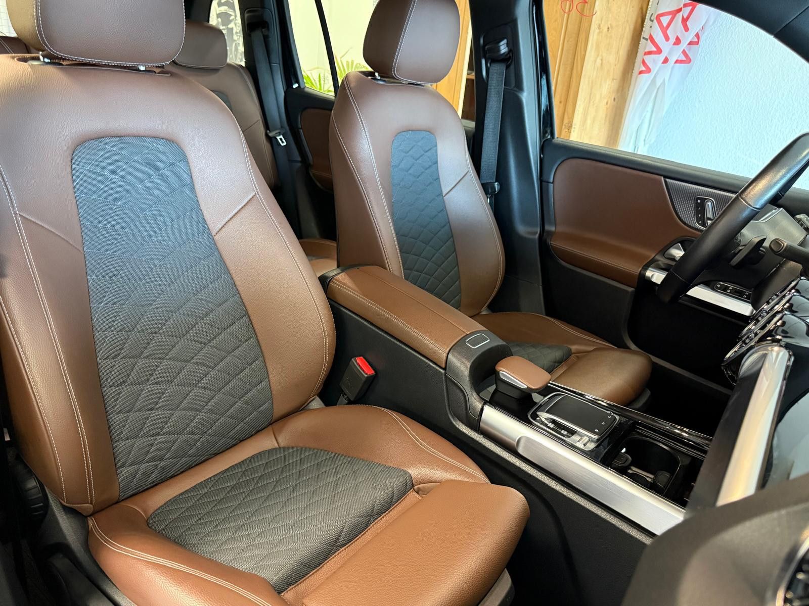 Fahrzeugabbildung Mercedes-Benz GLB 200 / SCHEKCHEFT / LED / NAVI / KAMERA