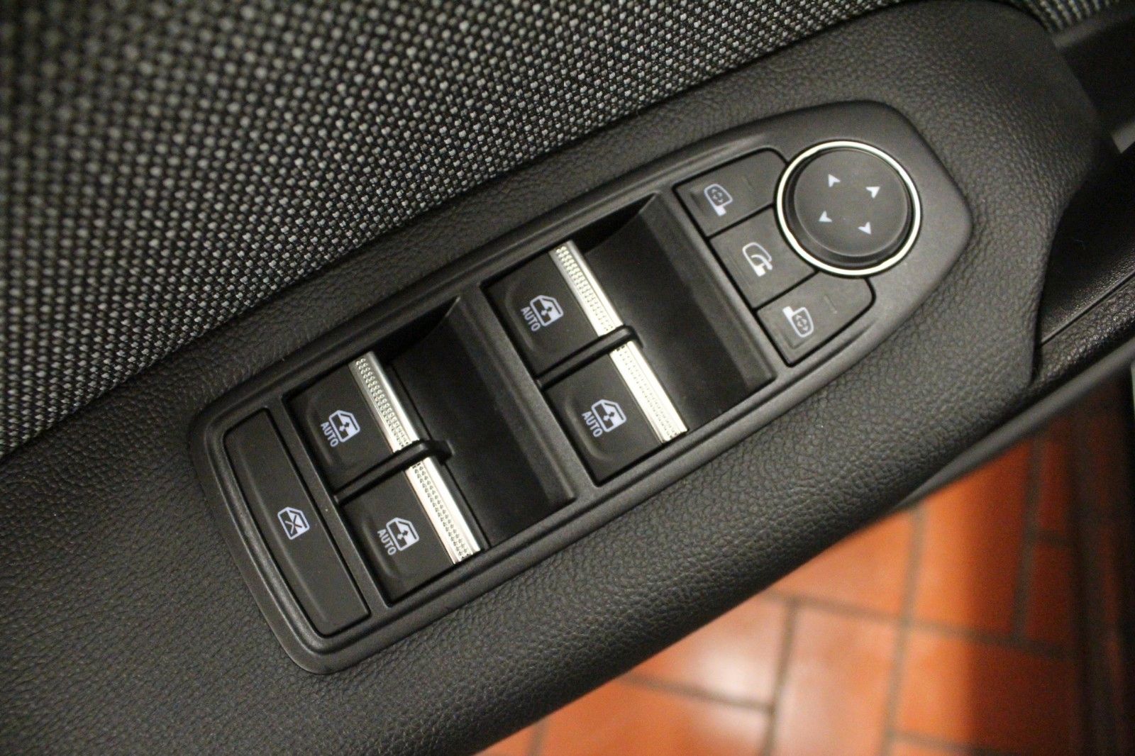 Fahrzeugabbildung Renault Captur Mild Hybrid 160 EDC Techno *Ganzjahresrei