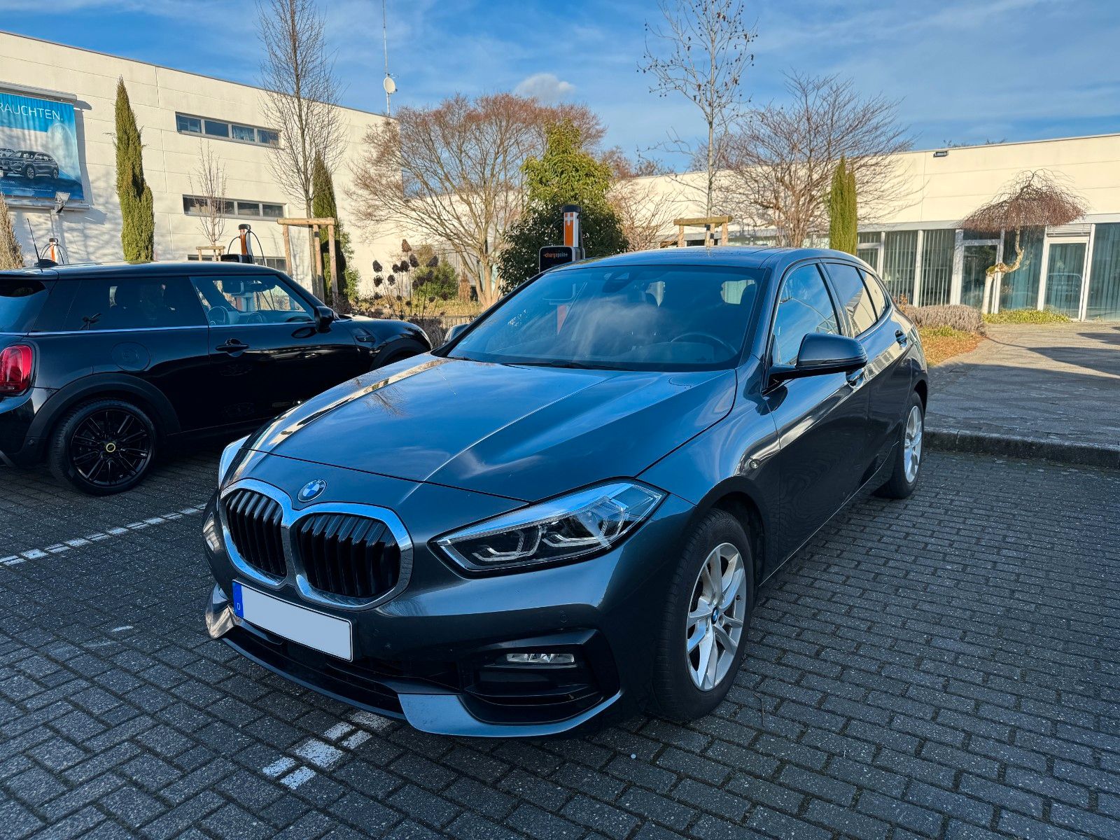 BMW 118d Sport Line Automatik Schiebedach 8f-bereift