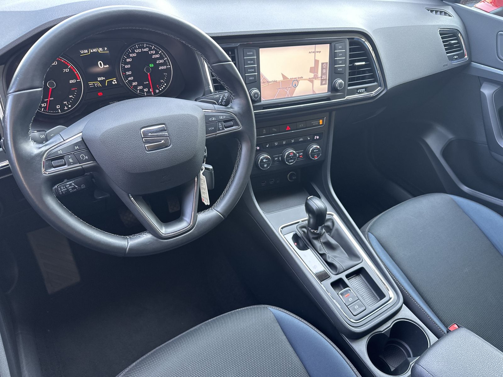 Fahrzeugabbildung SEAT Ateca 1.4 TSI DSG Style NAV+LED+360°+AHK