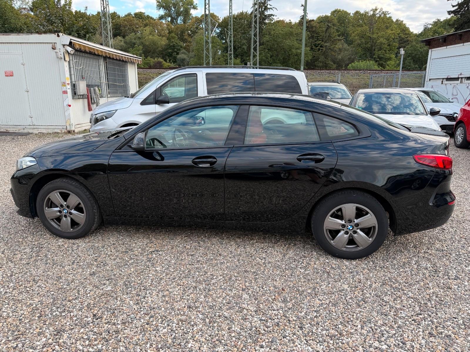 BMW 216 Gran Coupe Advantage+LEDR+LED+AHK+L/SHZ+Live