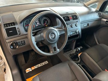 MYAUTOCENTER – Gebraucht- und Jahreswagen mit Werkstattservice in Pfaffenhofen Volkswagen Touran *7-SITZER*TÜV 827*2-ZONEN*PDC*DACHRELING