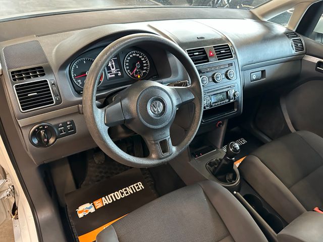 MYAUTOCENTER – Gebraucht- und Jahreswagen mit Werkstattservice in Pfaffenhofen Volkswagen Touran *7-SITZER*TÜV 827*2-ZONEN*PDC*DACHRELING
