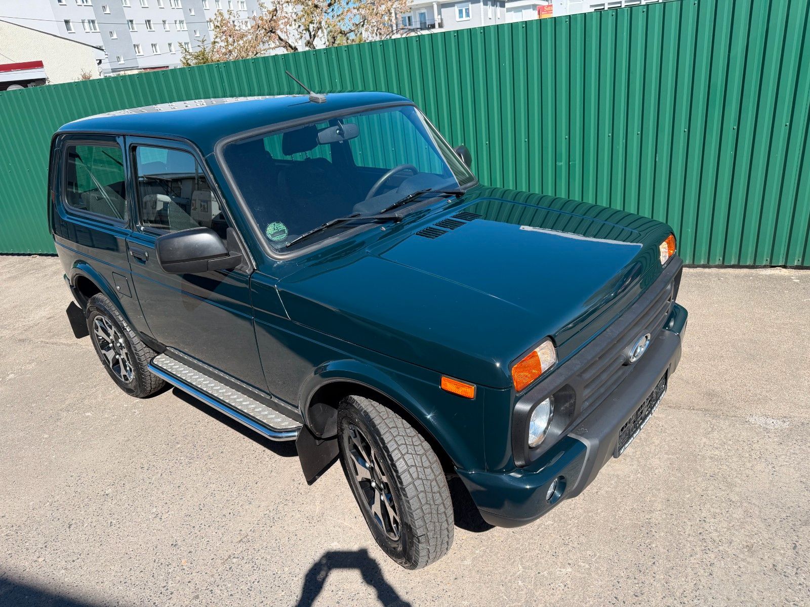 Fahrzeugabbildung Lada URBAN /KLIMA, STANDHEIZ. el. FH, AHK, GARANTIE