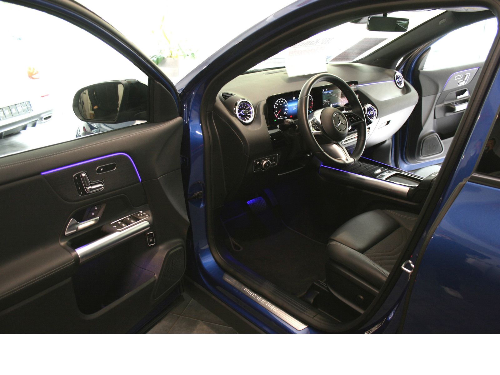 Fahrzeugabbildung Mercedes-Benz GLA 200 Progr. Night*360°*Memory*MBUX*Distronic